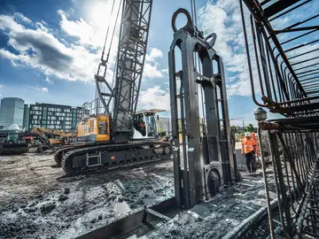 Two-phase diaphragm wall in Frankfurt installed by Bauer Spezialtiefbau